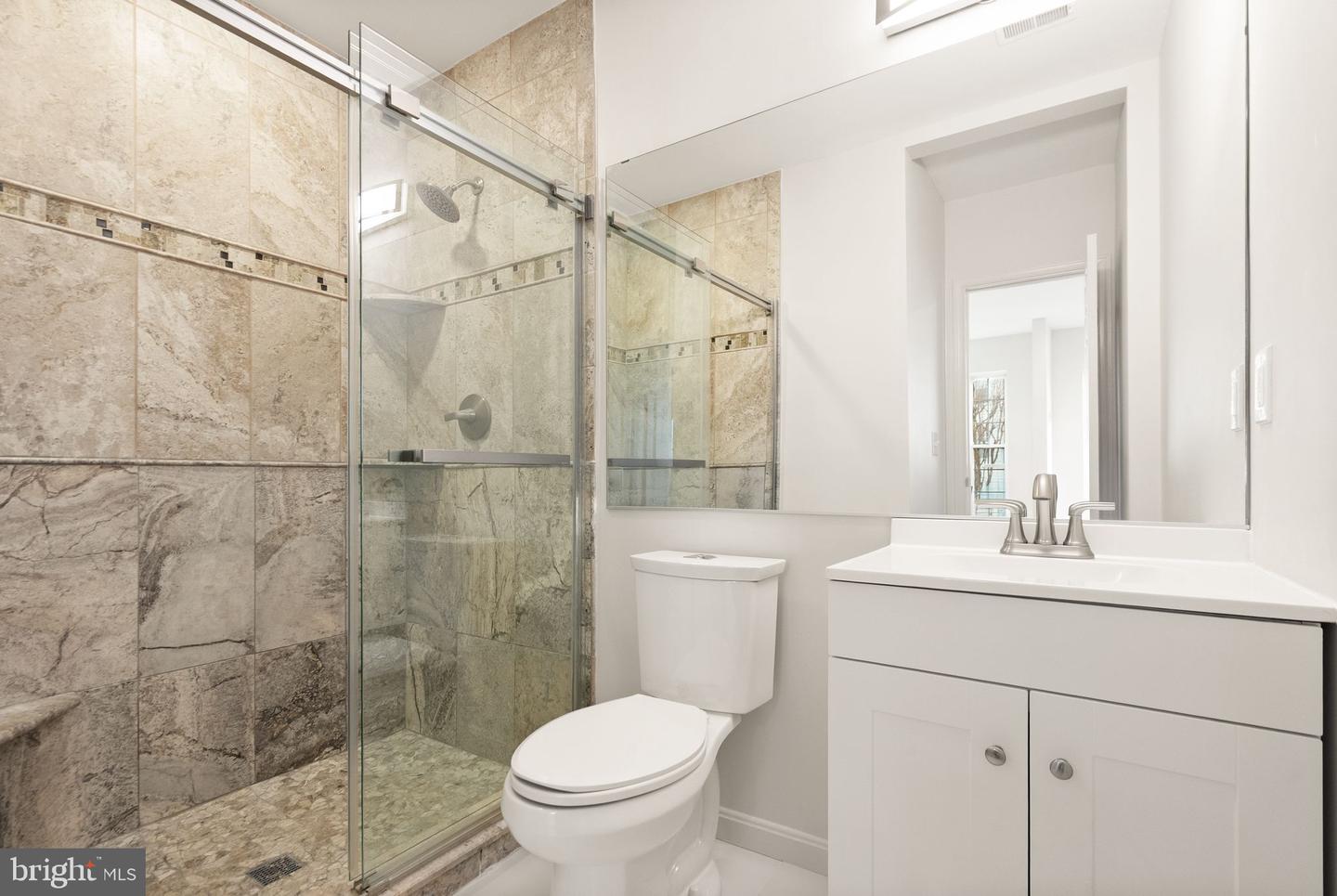 25240 LAKE SHORE SQ #200, CHANTILLY, Virginia 20152, 2 Bedrooms Bedrooms, ,2 BathroomsBathrooms,Residential,For sale,25240 LAKE SHORE SQ #200,VALO2116354 MLS # VALO2116354