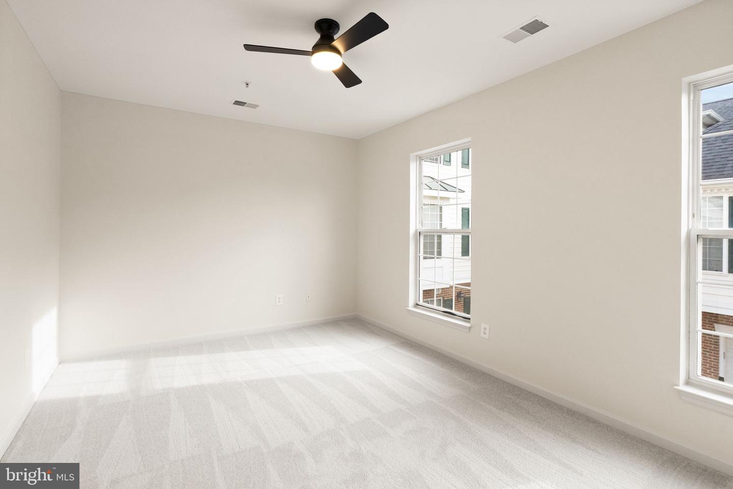 25240 LAKE SHORE SQ #200, CHANTILLY, Virginia 20152, 2 Bedrooms Bedrooms, ,2 BathroomsBathrooms,Residential,For sale,25240 LAKE SHORE SQ #200,VALO2116354 MLS # VALO2116354