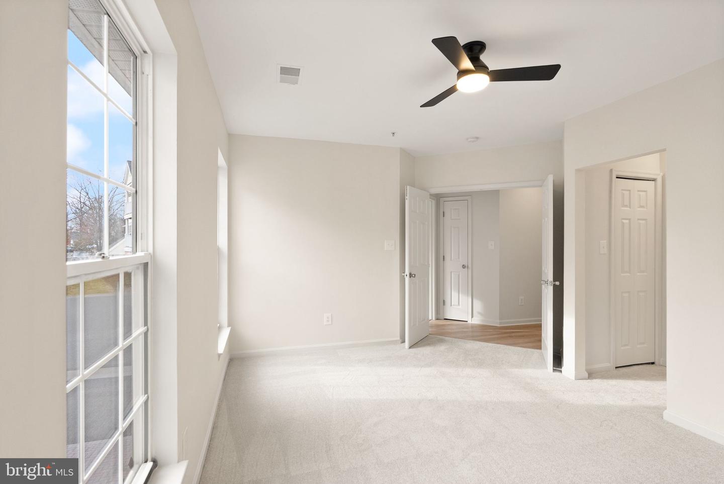 25240 LAKE SHORE SQ #200, CHANTILLY, Virginia 20152, 2 Bedrooms Bedrooms, ,2 BathroomsBathrooms,Residential,For sale,25240 LAKE SHORE SQ #200,VALO2116354 MLS # VALO2116354