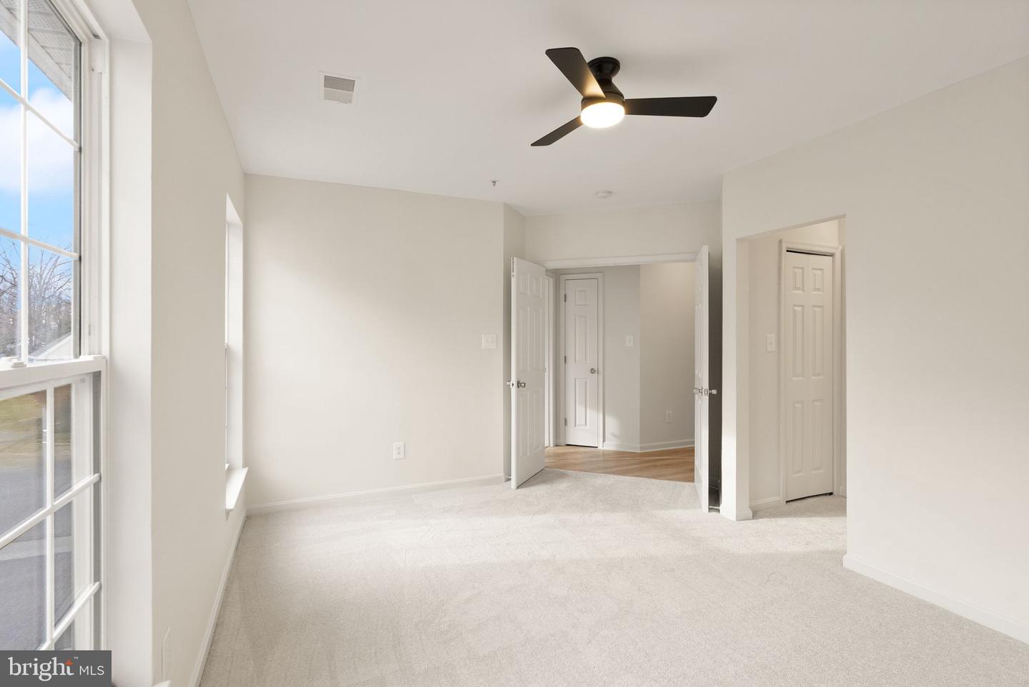 25240 LAKE SHORE SQ #200, CHANTILLY, Virginia 20152, 2 Bedrooms Bedrooms, ,2 BathroomsBathrooms,Residential,For sale,25240 LAKE SHORE SQ #200,VALO2116354 MLS # VALO2116354