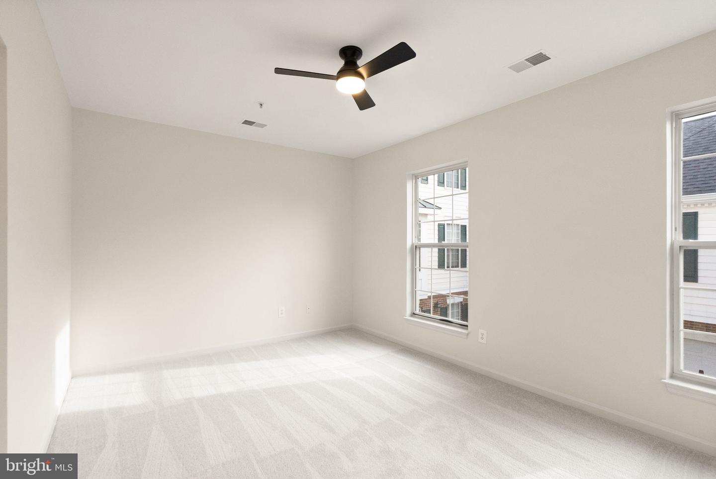 25240 LAKE SHORE SQ #200, CHANTILLY, Virginia 20152, 2 Bedrooms Bedrooms, ,2 BathroomsBathrooms,Residential,For sale,25240 LAKE SHORE SQ #200,VALO2116354 MLS # VALO2116354