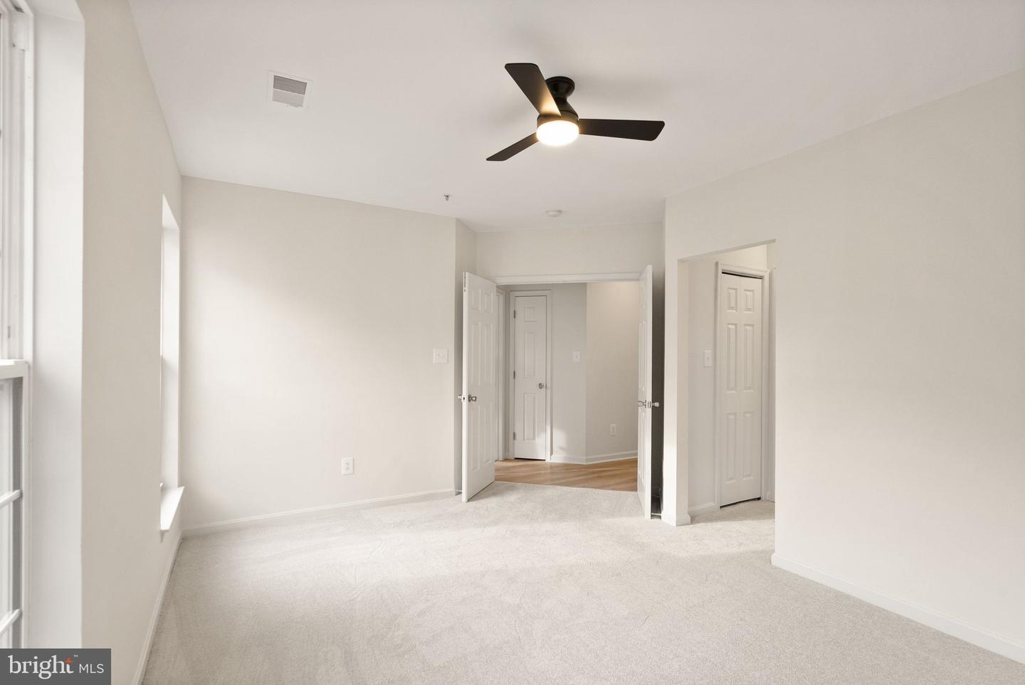 25240 LAKE SHORE SQ #200, CHANTILLY, Virginia 20152, 2 Bedrooms Bedrooms, ,2 BathroomsBathrooms,Residential,For sale,25240 LAKE SHORE SQ #200,VALO2116354 MLS # VALO2116354