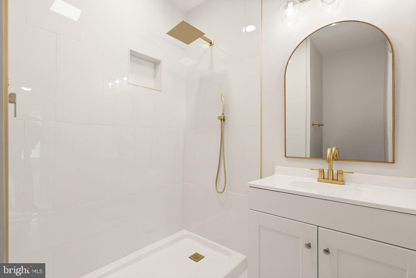 25240 LAKE SHORE SQ #200, CHANTILLY, Virginia 20152, 2 Bedrooms Bedrooms, ,2 BathroomsBathrooms,Residential,For sale,25240 LAKE SHORE SQ #200,VALO2116354 MLS # VALO2116354