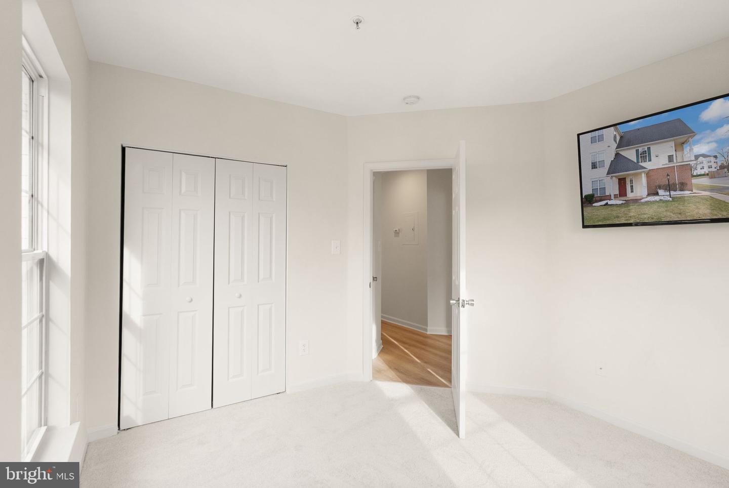 25240 LAKE SHORE SQ #200, CHANTILLY, Virginia 20152, 2 Bedrooms Bedrooms, ,2 BathroomsBathrooms,Residential,For sale,25240 LAKE SHORE SQ #200,VALO2116354 MLS # VALO2116354