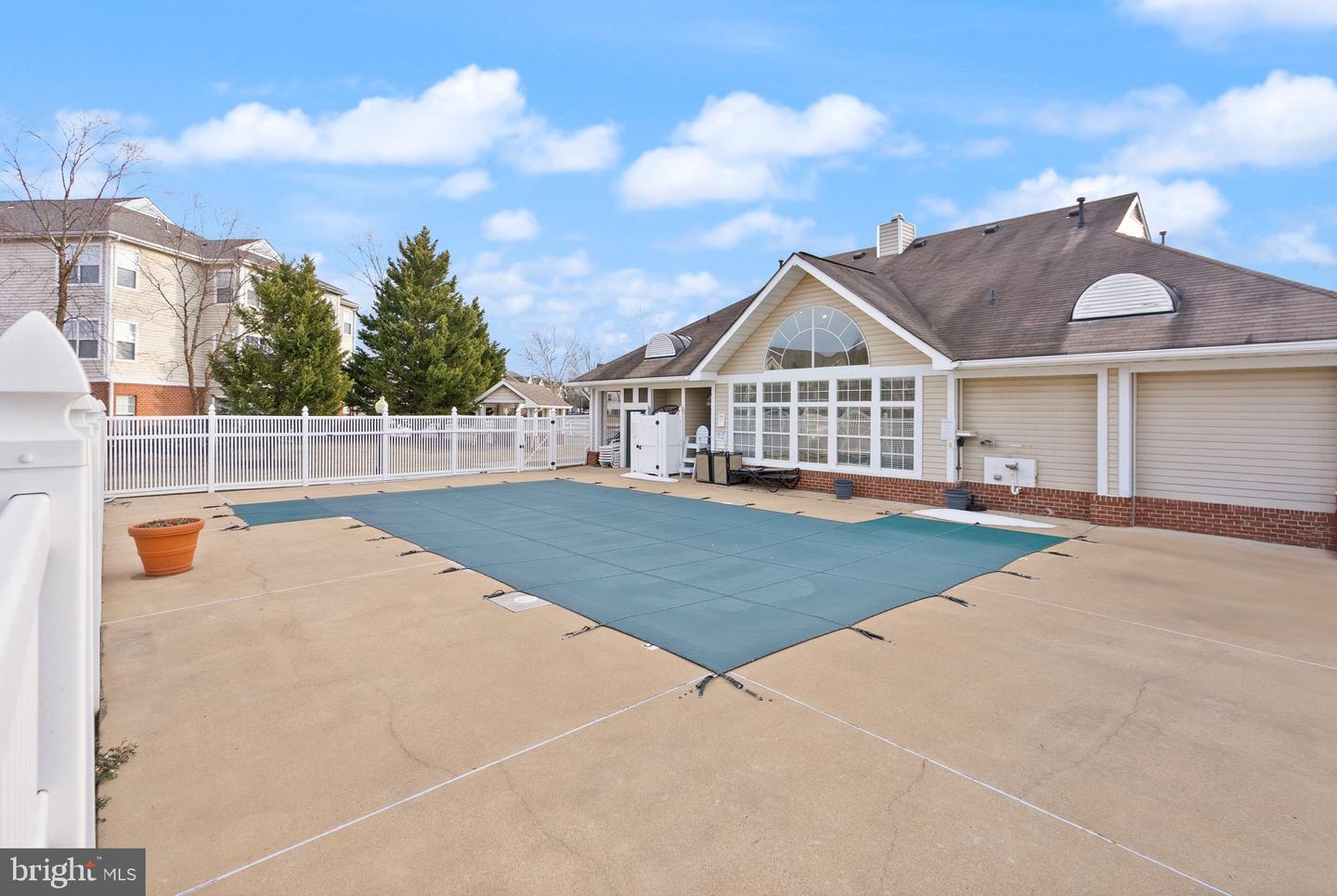 25240 LAKE SHORE SQ #200, CHANTILLY, Virginia 20152, 2 Bedrooms Bedrooms, ,2 BathroomsBathrooms,Residential,For sale,25240 LAKE SHORE SQ #200,VALO2116354 MLS # VALO2116354