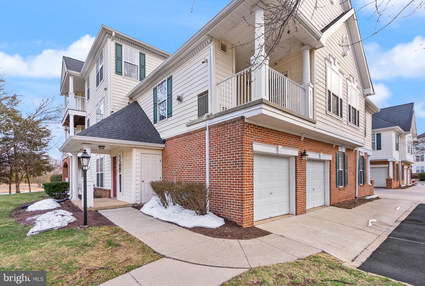 25240 LAKE SHORE SQ #200, CHANTILLY, Virginia 20152, 2 Bedrooms Bedrooms, ,2 BathroomsBathrooms,Residential,For sale,25240 LAKE SHORE SQ #200,VALO2116354 MLS # VALO2116354