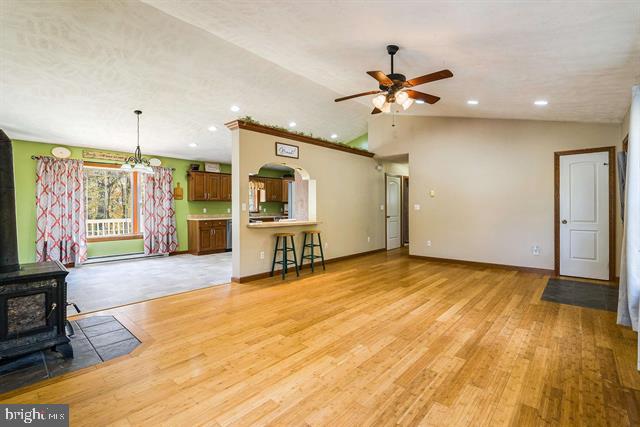 8499 COPPERHEAD RD, SINGERS GLEN, Virginia 22850, 4 Bedrooms Bedrooms, ,3 BathroomsBathrooms,Residential,For sale,8499 COPPERHEAD RD,VARO2002856 MLS # VARO2002856