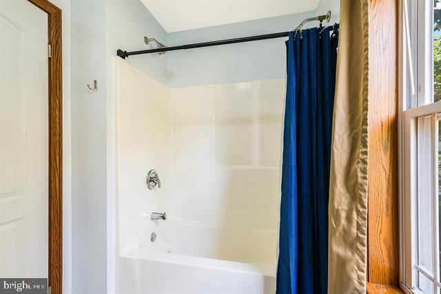 8499 COPPERHEAD RD, SINGERS GLEN, Virginia 22850, 4 Bedrooms Bedrooms, ,3 BathroomsBathrooms,Residential,For sale,8499 COPPERHEAD RD,VARO2002856 MLS # VARO2002856