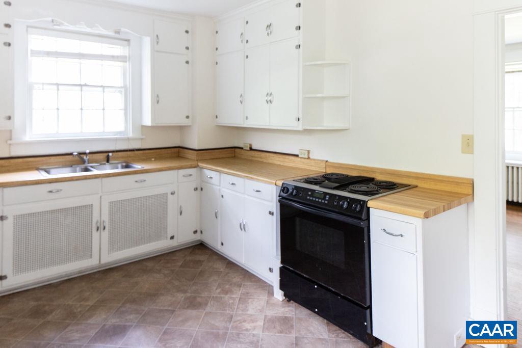 2201 STADIUM RD, CHARLOTTESVILLE, Virginia 22903, 3 Bedrooms Bedrooms, ,1 BathroomBathrooms,Residential,For sale,2201 STADIUM RD,673530 MLS # 673530 2201 STADIUM RD, CHARLOTTESVILLE, Virginia 22903, 3 Bedrooms Bedrooms, ,1 BathroomBathrooms,Residential,For sale,2201 STADIUM RD,673530 MLS # 673530