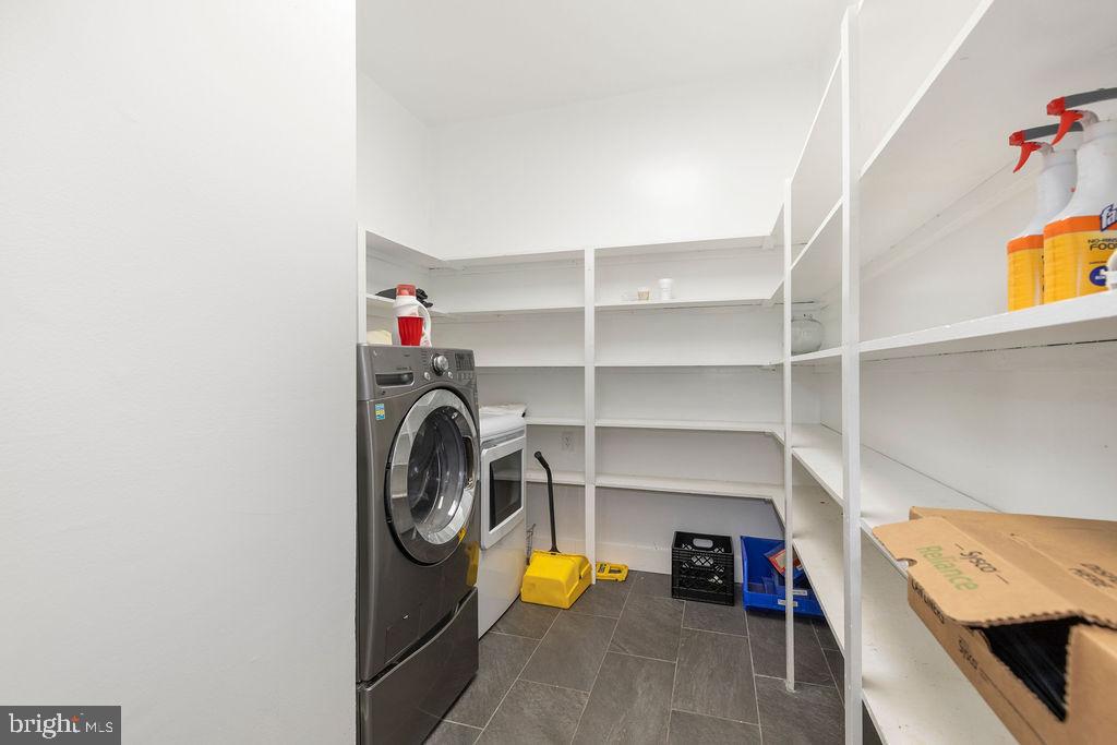 838 BOWLING GREEN RD, FRONT ROYAL, Virginia 22630, ,6 BathroomsBathrooms,Residential,For sale,838 BOWLING GREEN RD,VAWR2013470 MLS # VAWR2013470