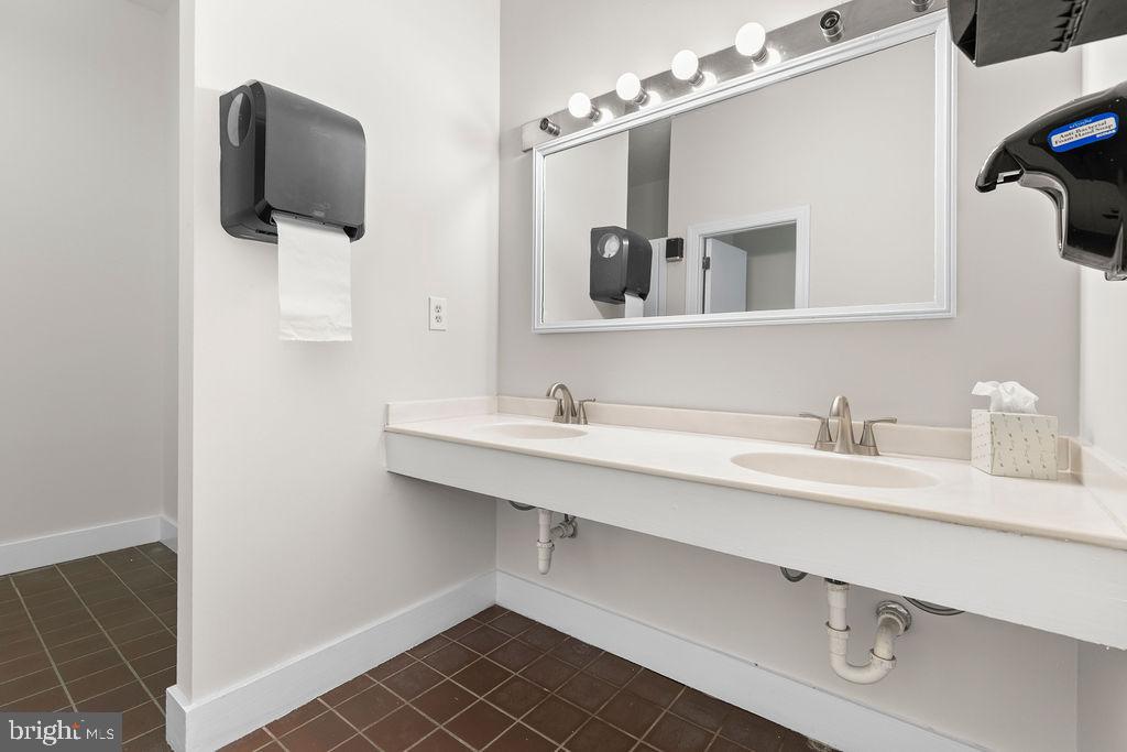 838 BOWLING GREEN RD, FRONT ROYAL, Virginia 22630, ,6 BathroomsBathrooms,Residential,For sale,838 BOWLING GREEN RD,VAWR2013470 MLS # VAWR2013470