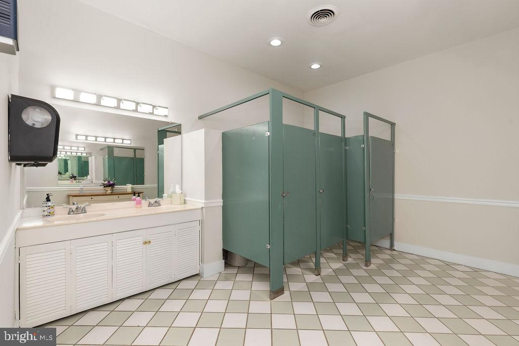 838 BOWLING GREEN RD, FRONT ROYAL, Virginia 22630, ,6 BathroomsBathrooms,Residential,For sale,838 BOWLING GREEN RD,VAWR2013470 MLS # VAWR2013470