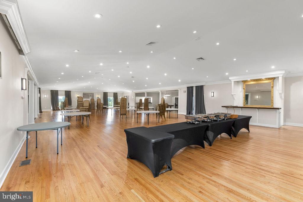 838 BOWLING GREEN RD, FRONT ROYAL, Virginia 22630, ,6 BathroomsBathrooms,Residential,For sale,838 BOWLING GREEN RD,VAWR2013470 MLS # VAWR2013470