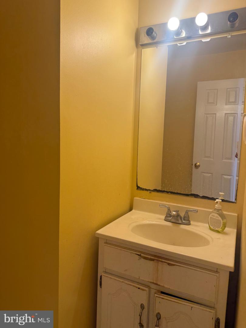 703 E DICKENSON CT, STERLING, Virginia 20164, 5 Bedrooms Bedrooms, ,2 BathroomsBathrooms,Residential,For sale,703 E DICKENSON CT,VALO2116416 MLS # VALO2116416 703 E DICKENSON CT, STERLING, Virginia 20164, 5 Bedrooms Bedrooms, ,2 BathroomsBathrooms,Residential,For sale,703 E DICKENSON CT,VALO2116416 MLS # VALO2116416