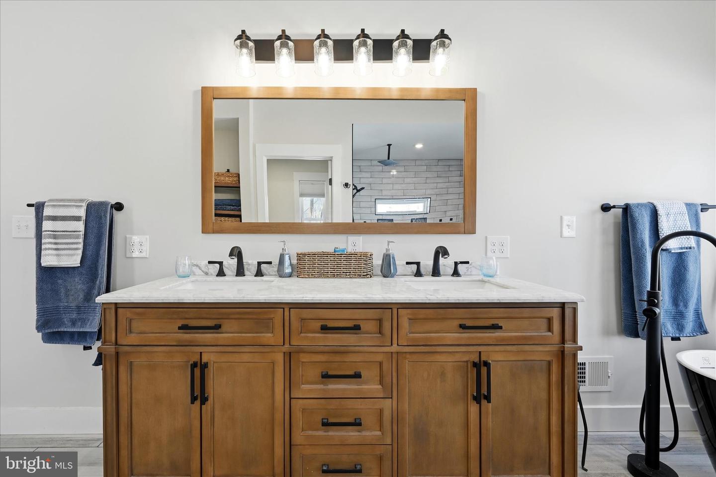 690 COMFORTER LN, MIDDLETOWN, Virginia 22645, 4 Bedrooms Bedrooms, ,3 BathroomsBathrooms,Farm,For sale,690 COMFORTER LN,VAWR2013488 MLS # VAWR2013488