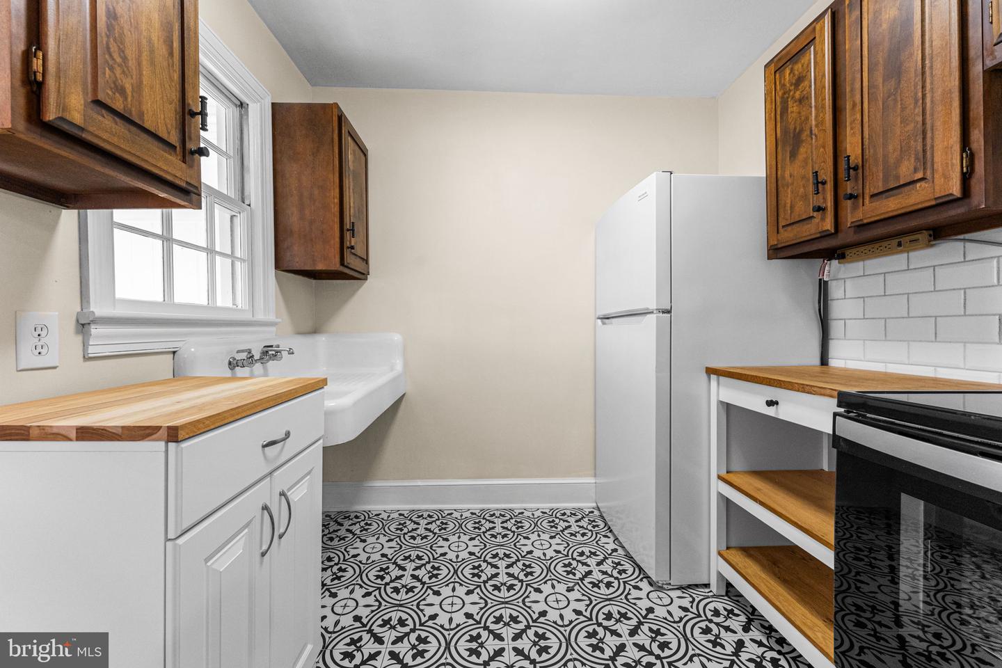 808 DAINGERFIELD ST, TAPPAHANNOCK, Virginia 22560, 3 Bedrooms Bedrooms, ,1 BathroomBathrooms,Residential,For sale,808 DAINGERFIELD ST,VAES2002090 MLS # VAES2002090