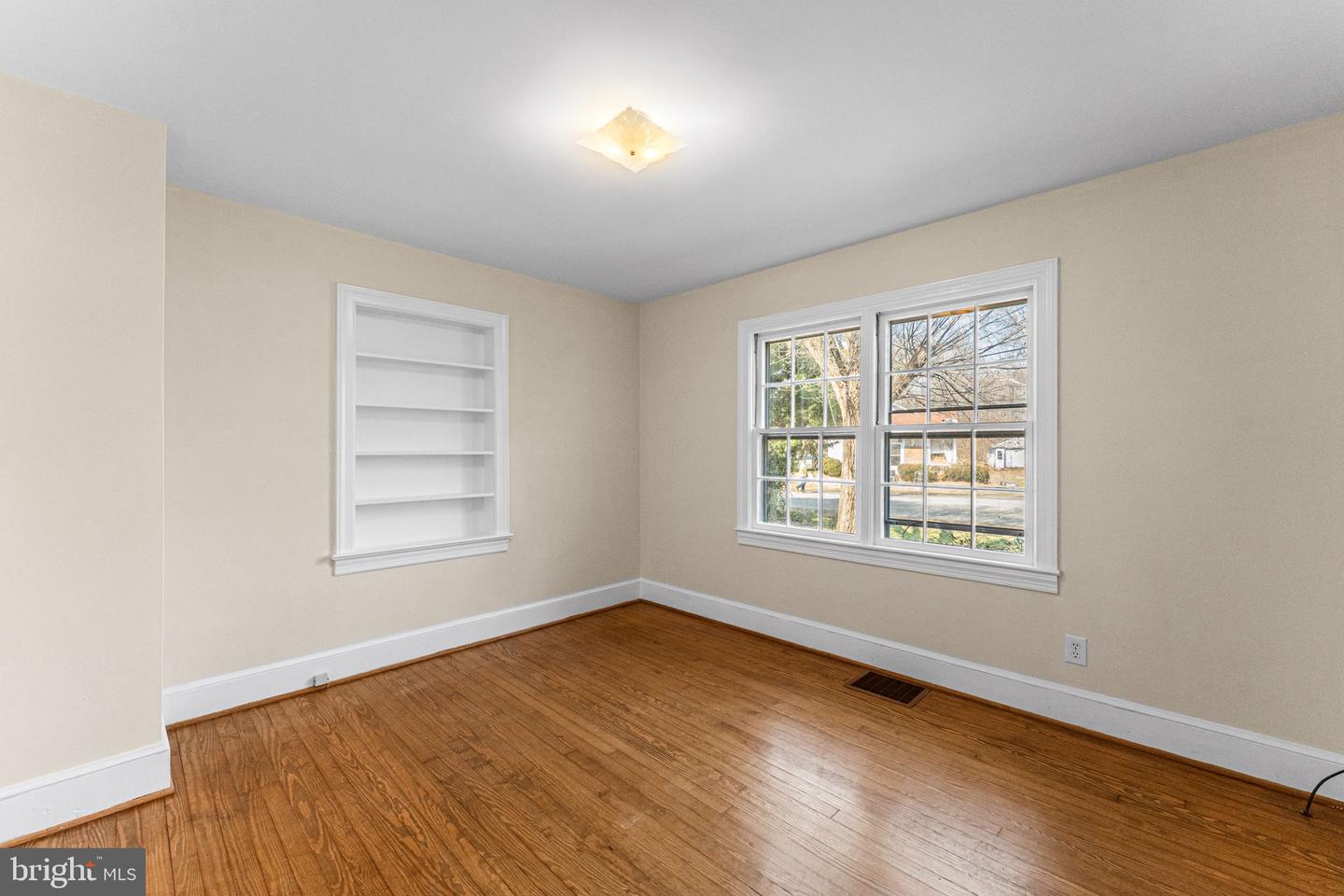 808 DAINGERFIELD ST, TAPPAHANNOCK, Virginia 22560, 3 Bedrooms Bedrooms, ,1 BathroomBathrooms,Residential,For sale,808 DAINGERFIELD ST,VAES2002090 MLS # VAES2002090