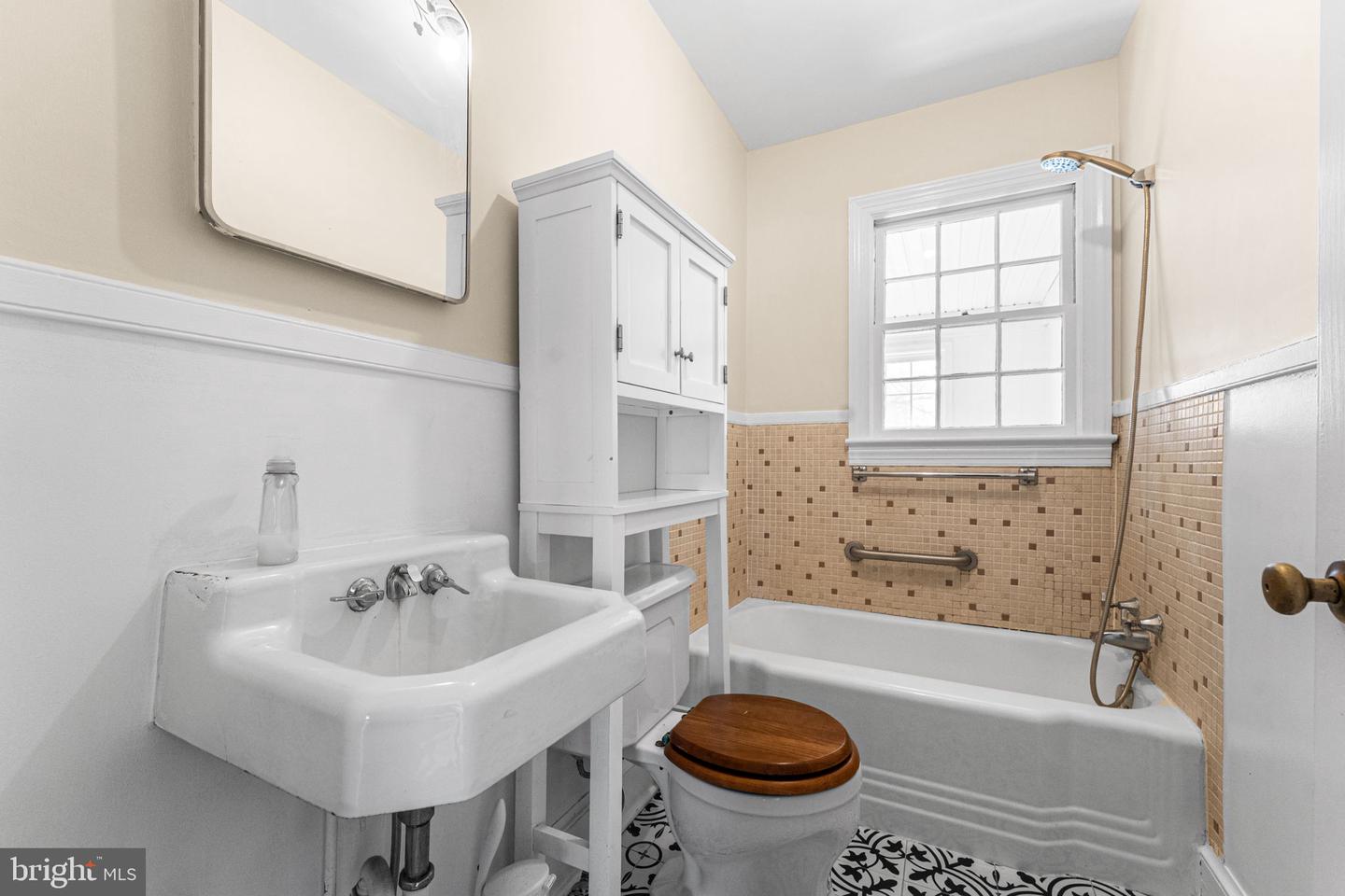 808 DAINGERFIELD ST, TAPPAHANNOCK, Virginia 22560, 3 Bedrooms Bedrooms, ,1 BathroomBathrooms,Residential,For sale,808 DAINGERFIELD ST,VAES2002090 MLS # VAES2002090