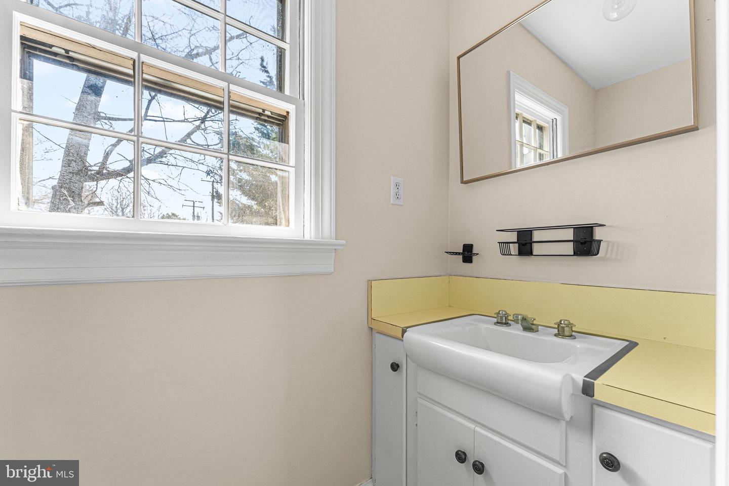 808 DAINGERFIELD ST, TAPPAHANNOCK, Virginia 22560, 3 Bedrooms Bedrooms, ,1 BathroomBathrooms,Residential,For sale,808 DAINGERFIELD ST,VAES2002090 MLS # VAES2002090