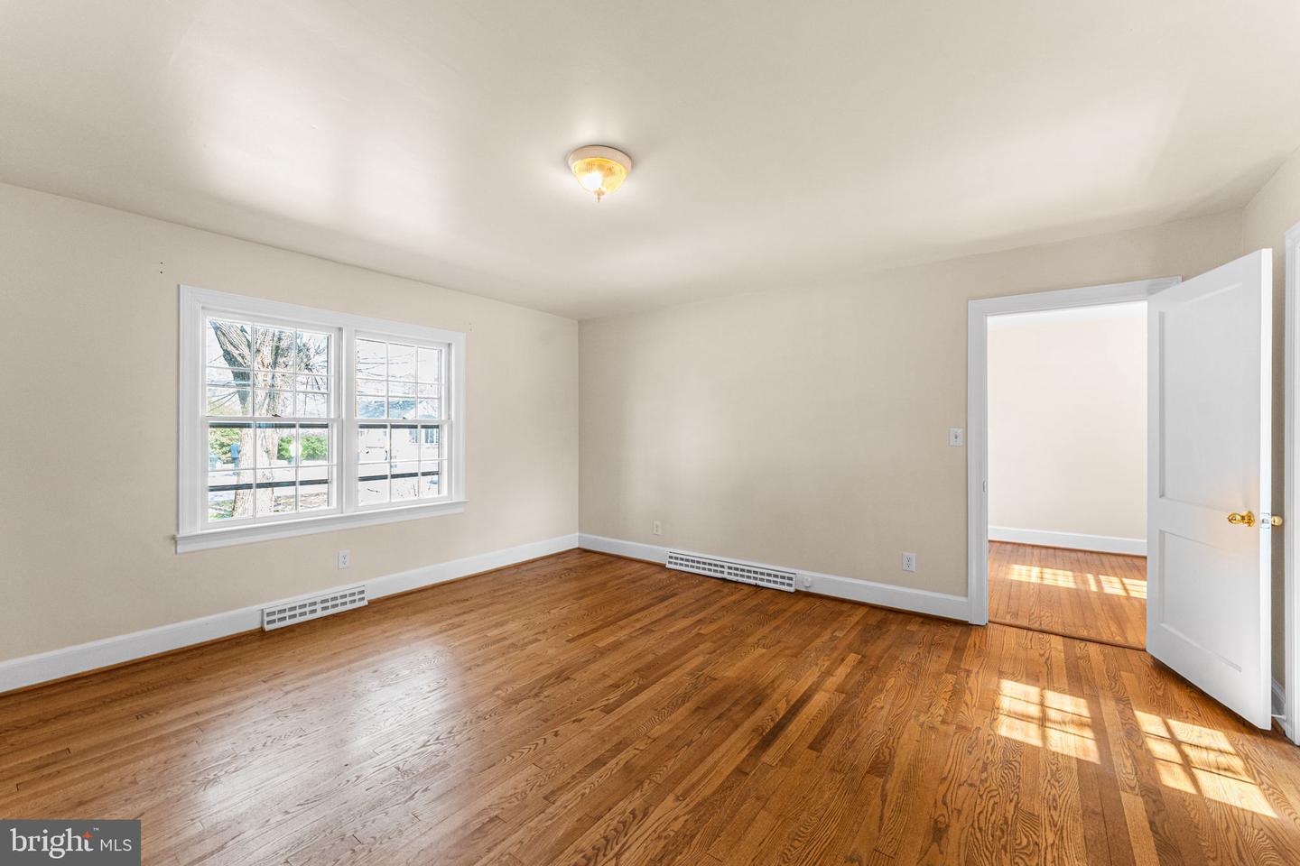 808 DAINGERFIELD ST, TAPPAHANNOCK, Virginia 22560, 3 Bedrooms Bedrooms, ,1 BathroomBathrooms,Residential,For sale,808 DAINGERFIELD ST,VAES2002090 MLS # VAES2002090