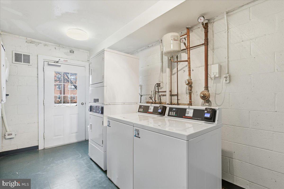 9461 FAIRFAX BLVD #301, FAIRFAX, Virginia 22031, 2 Bedrooms Bedrooms, ,1 BathroomBathrooms,Residential,For sale,9461 FAIRFAX BLVD #301,VAFC2007624 MLS # VAFC2007624