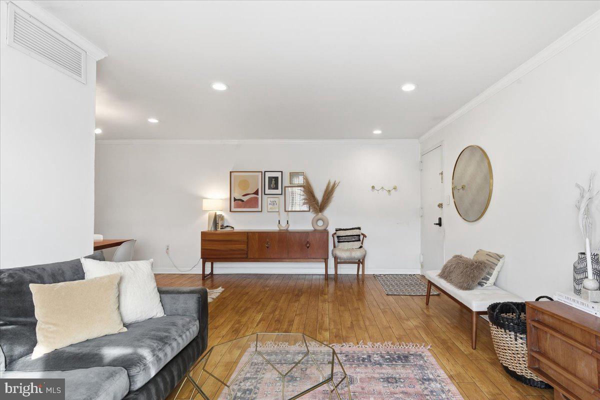 9461 FAIRFAX BLVD #301, FAIRFAX, Virginia 22031, 2 Bedrooms Bedrooms, ,1 BathroomBathrooms,Residential,For sale,9461 FAIRFAX BLVD #301,VAFC2007624 MLS # VAFC2007624