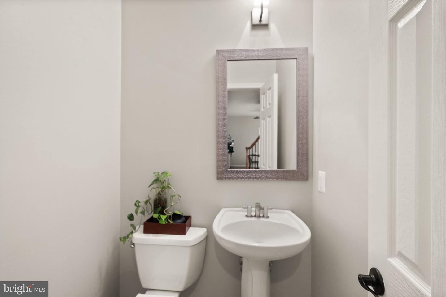 105 SHEPHERDSON LN NE, VIENNA, Virginia 22180, 4 Bedrooms Bedrooms, ,3 BathroomsBathrooms,Residential,For sale,105 SHEPHERDSON LN NE,VAFX2286066 MLS # VAFX2286066