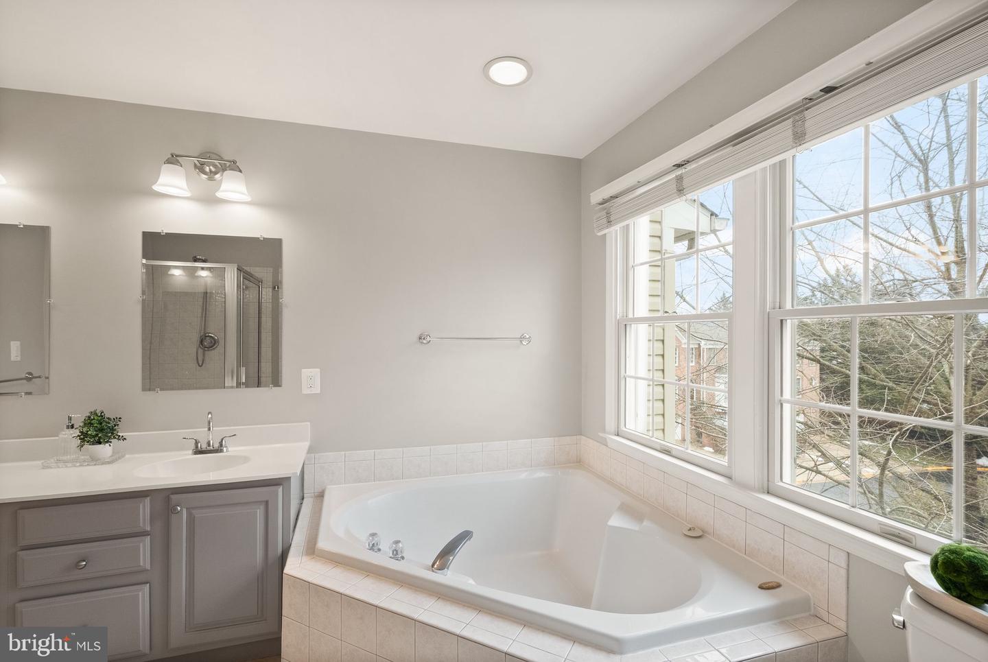 105 SHEPHERDSON LN NE, VIENNA, Virginia 22180, 4 Bedrooms Bedrooms, ,3 BathroomsBathrooms,Residential,For sale,105 SHEPHERDSON LN NE,VAFX2286066 MLS # VAFX2286066