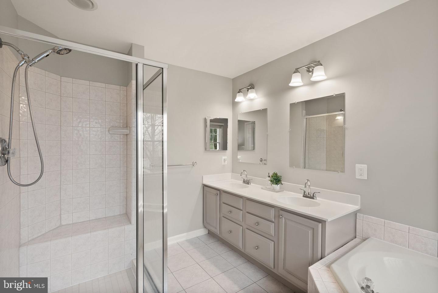 105 SHEPHERDSON LN NE, VIENNA, Virginia 22180, 4 Bedrooms Bedrooms, ,3 BathroomsBathrooms,Residential,For sale,105 SHEPHERDSON LN NE,VAFX2286066 MLS # VAFX2286066