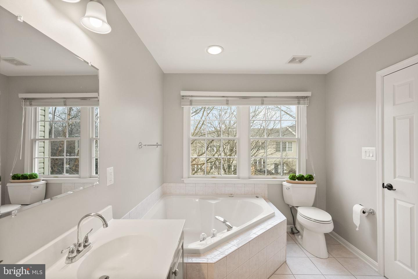 105 SHEPHERDSON LN NE, VIENNA, Virginia 22180, 4 Bedrooms Bedrooms, ,3 BathroomsBathrooms,Residential,For sale,105 SHEPHERDSON LN NE,VAFX2286066 MLS # VAFX2286066