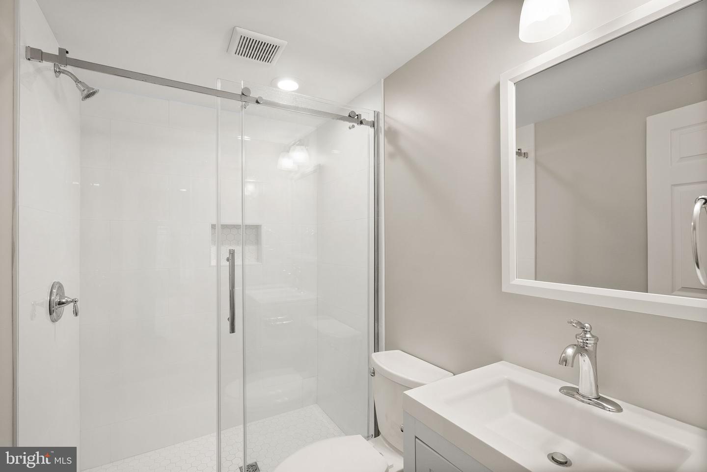 105 SHEPHERDSON LN NE, VIENNA, Virginia 22180, 4 Bedrooms Bedrooms, ,3 BathroomsBathrooms,Residential,For sale,105 SHEPHERDSON LN NE,VAFX2286066 MLS # VAFX2286066