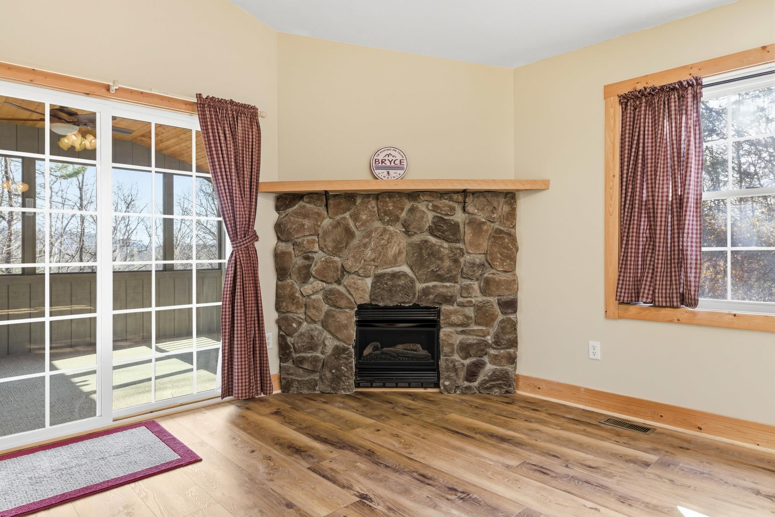 86 MAPLE AVE, MOUNT JACKSON, Virginia 22842, 3 Bedrooms Bedrooms, ,2 BathroomsBathrooms,Residential,86 MAPLE AVE,673568 MLS # 673568