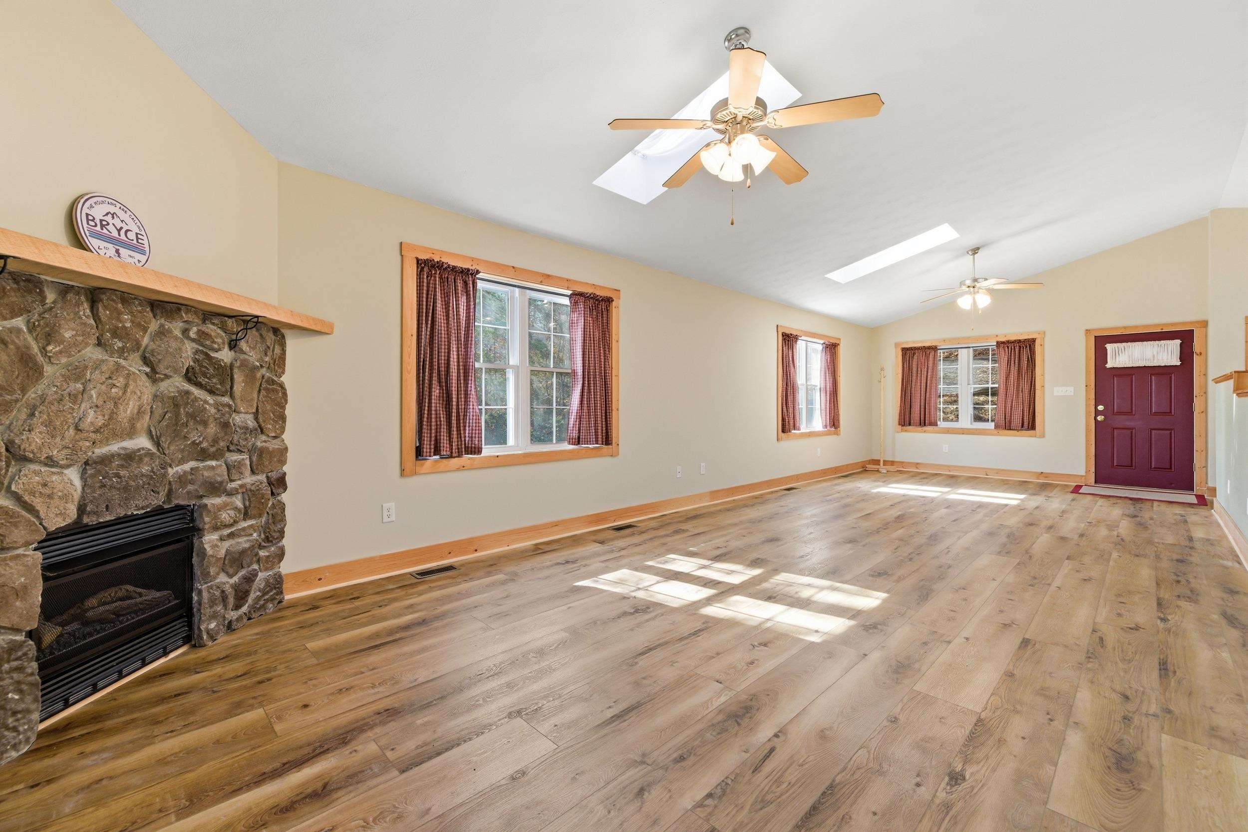 86 MAPLE AVE, MOUNT JACKSON, Virginia 22842, 3 Bedrooms Bedrooms, ,2 BathroomsBathrooms,Residential,86 MAPLE AVE,673568 MLS # 673568