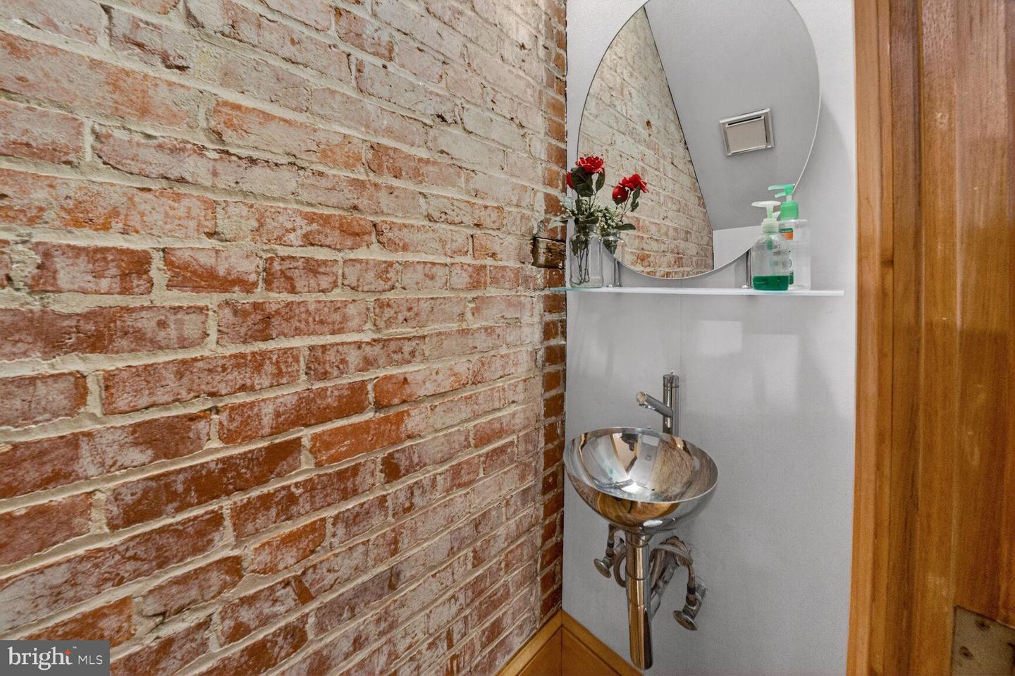 2122 1ST ST NW, WASHINGTON, District Of Columbia 20001, 6 Bedrooms Bedrooms, 11 Rooms Rooms,4 BathroomsBathrooms,Residential,For sale,2122 1ST ST NW,DCDC2246594 MLS # DCDC2246594