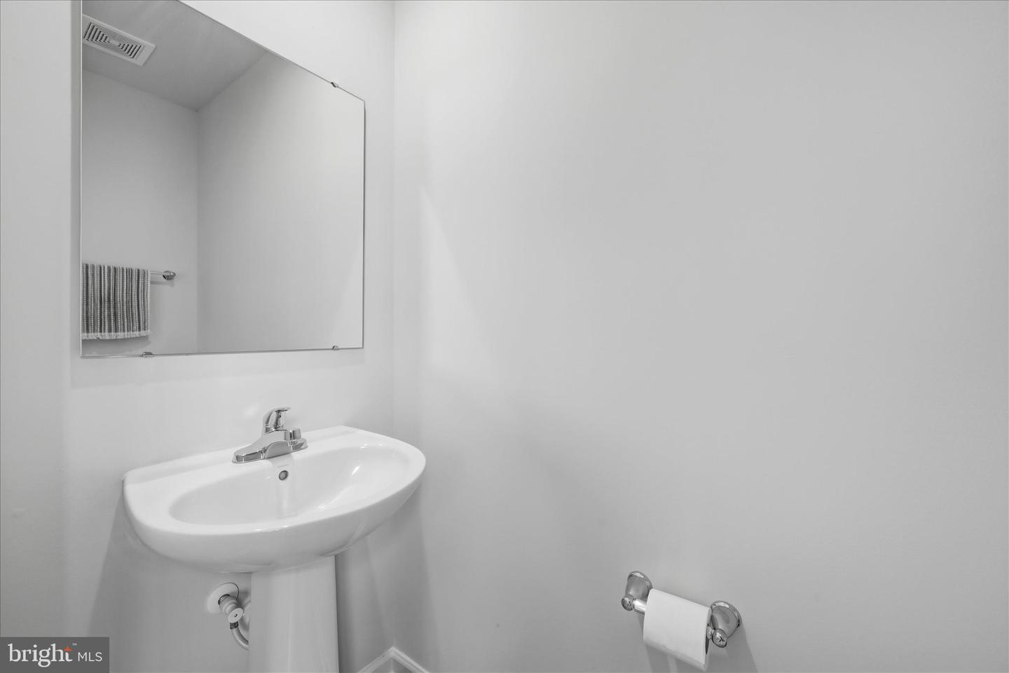 119 KENSINGTON CIR, MIDDLETOWN, Virginia 22645, 3 Bedrooms Bedrooms, ,2 BathroomsBathrooms,Residential,For sale,119 KENSINGTON CIR,VAFV2039680 MLS # VAFV2039680