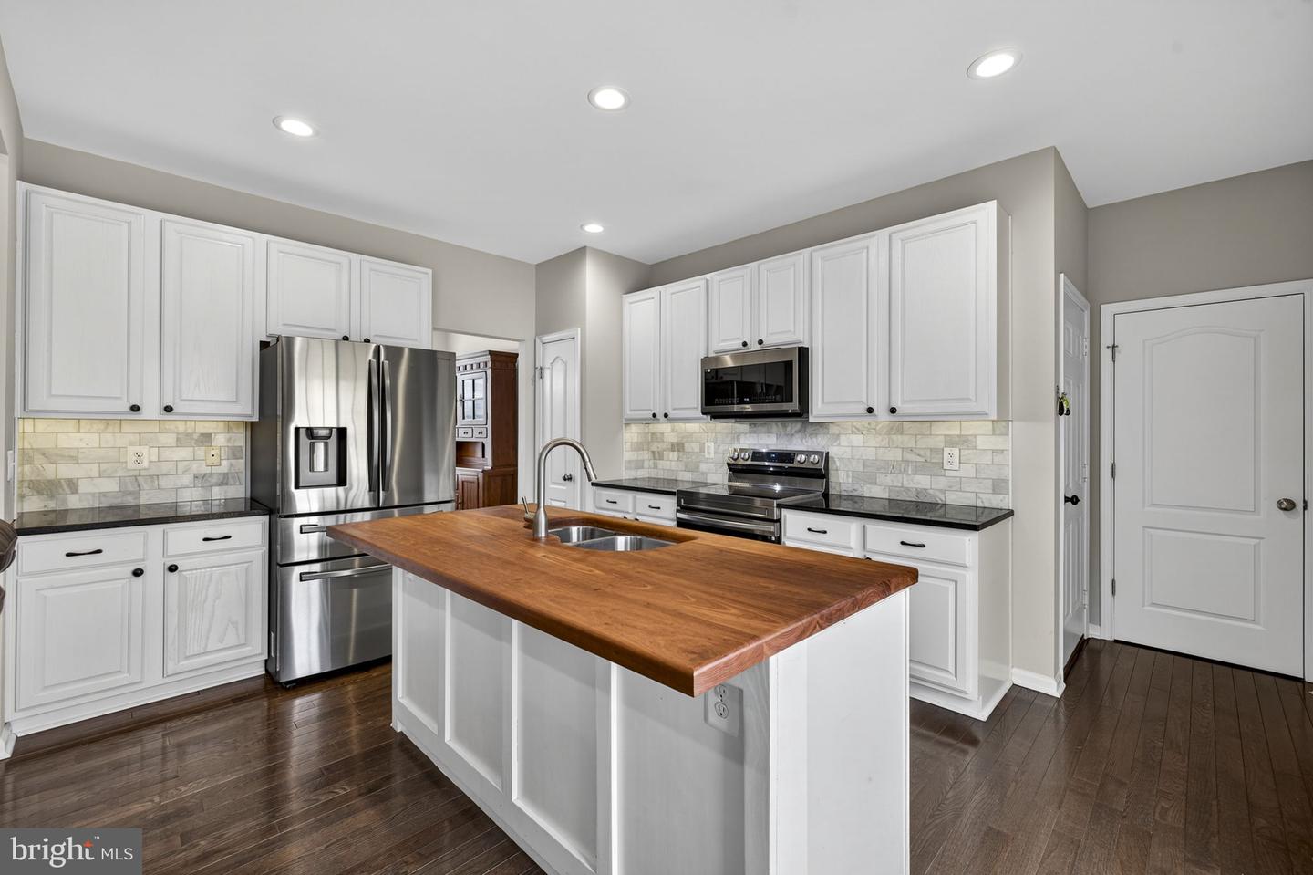 113 COLONIAL DR, CROSS JUNCTION, Virginia 22625, 5 Bedrooms Bedrooms, ,4 BathroomsBathrooms,Residential,For sale,113 COLONIAL DR,VAFV2039724 MLS # VAFV2039724