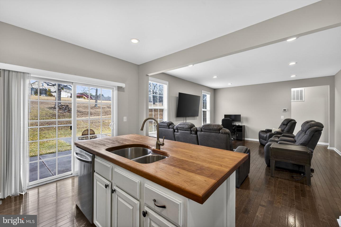 113 COLONIAL DR, CROSS JUNCTION, Virginia 22625, 5 Bedrooms Bedrooms, ,4 BathroomsBathrooms,Residential,For sale,113 COLONIAL DR,VAFV2039724 MLS # VAFV2039724