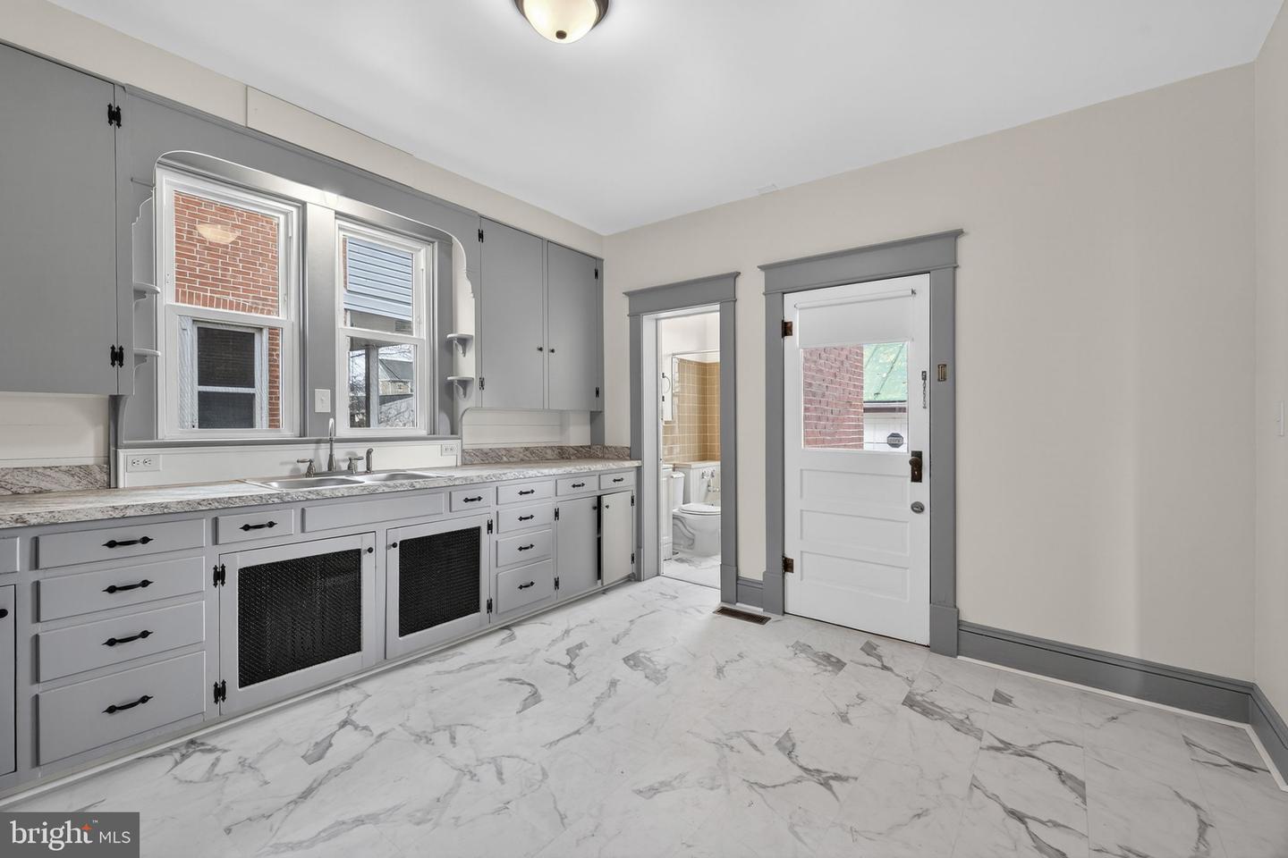 320 E PICCADILLY ST, WINCHESTER, Virginia 22601, 3 Bedrooms Bedrooms, ,2 BathroomsBathrooms,Residential,For sale,320 E PICCADILLY ST,VAWI2010018 MLS # VAWI2010018