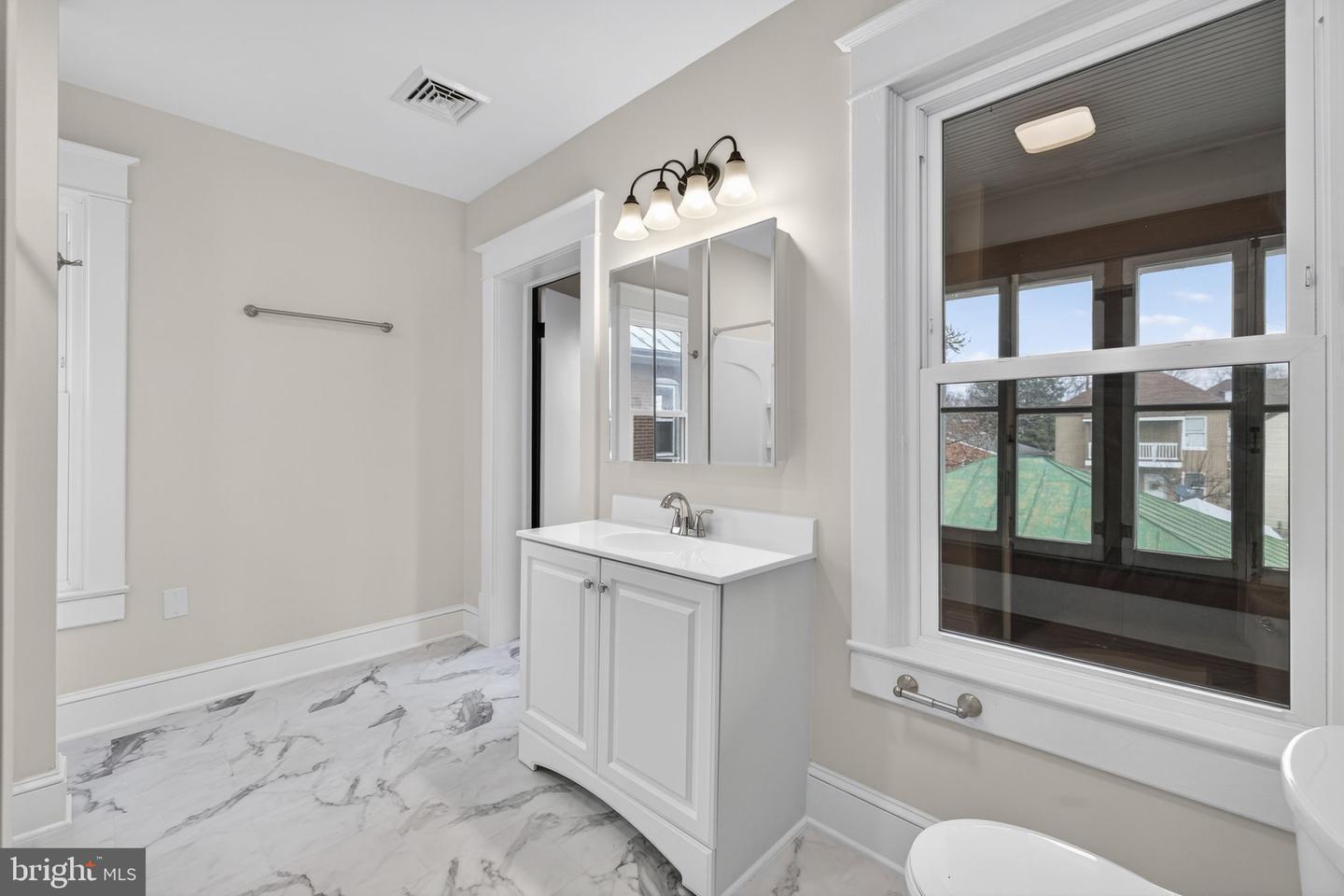 320 E PICCADILLY ST, WINCHESTER, Virginia 22601, 3 Bedrooms Bedrooms, ,2 BathroomsBathrooms,Residential,For sale,320 E PICCADILLY ST,VAWI2010018 MLS # VAWI2010018