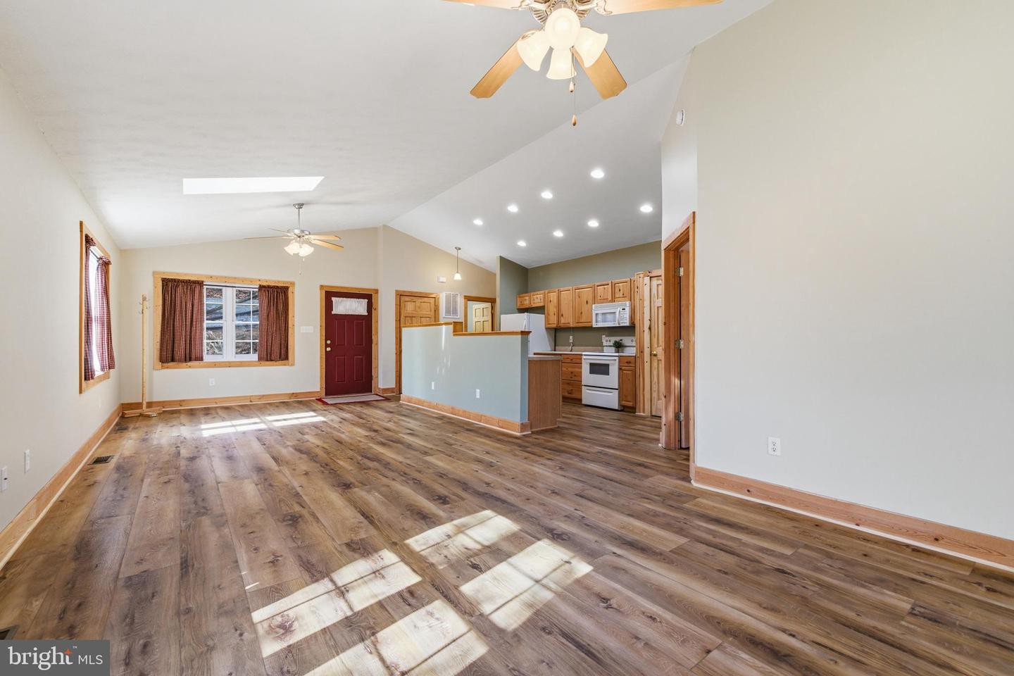 86 MAPLE AVE, MOUNT JACKSON, Virginia 22842, 3 Bedrooms Bedrooms, 10 Rooms Rooms,2 BathroomsBathrooms,Residential,For sale,86 MAPLE AVE,VASH2013646 MLS # VASH2013646