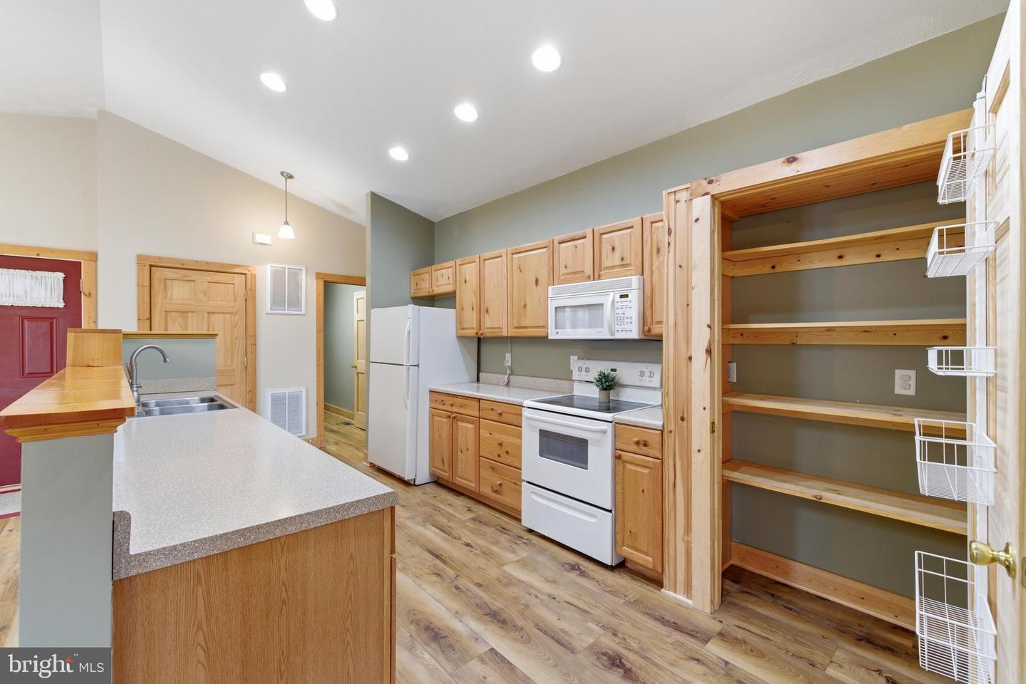 86 MAPLE AVE, MOUNT JACKSON, Virginia 22842, 3 Bedrooms Bedrooms, 10 Rooms Rooms,2 BathroomsBathrooms,Residential,For sale,86 MAPLE AVE,VASH2013646 MLS # VASH2013646