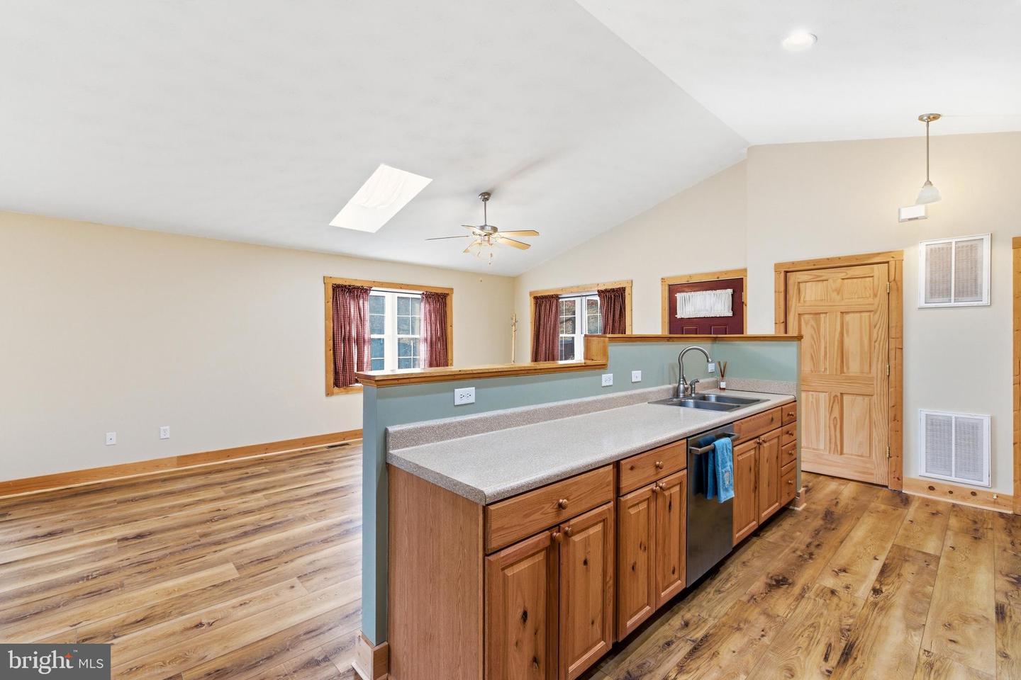 86 MAPLE AVE, MOUNT JACKSON, Virginia 22842, 3 Bedrooms Bedrooms, 10 Rooms Rooms,2 BathroomsBathrooms,Residential,For sale,86 MAPLE AVE,VASH2013646 MLS # VASH2013646