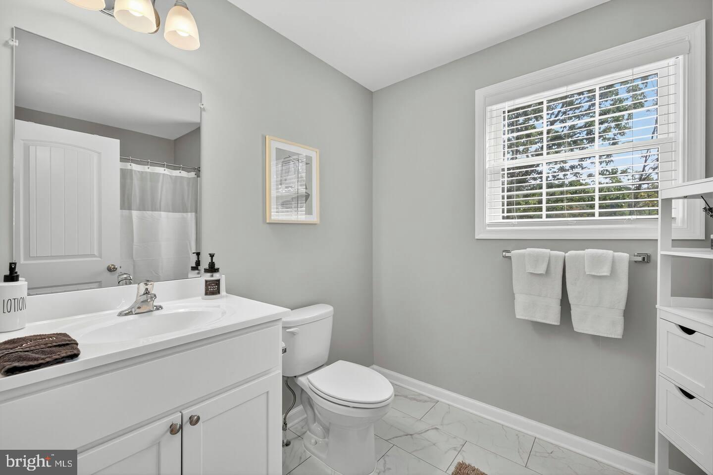 351 DONNA CT, FRONT ROYAL, Virginia 22630, 4 Bedrooms Bedrooms, 7 Rooms Rooms,3 BathroomsBathrooms,Residential,For sale,351 DONNA CT,VAWR2013482 MLS # VAWR2013482