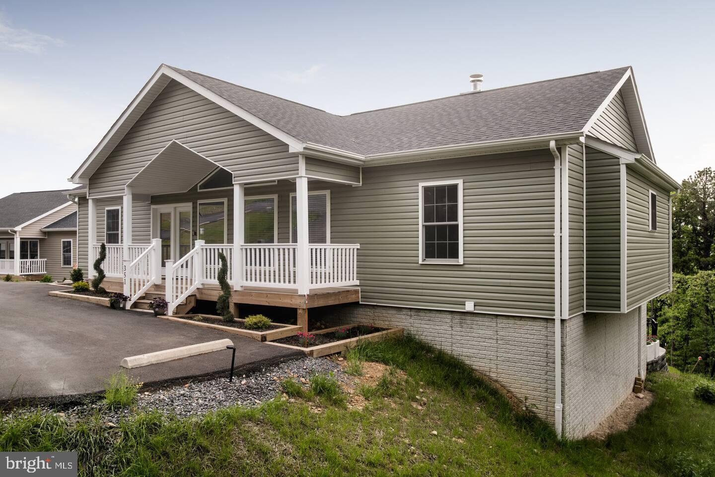 351 DONNA CT, FRONT ROYAL, Virginia 22630, 4 Bedrooms Bedrooms, 7 Rooms Rooms,3 BathroomsBathrooms,Residential,For sale,351 DONNA CT,VAWR2013482 MLS # VAWR2013482