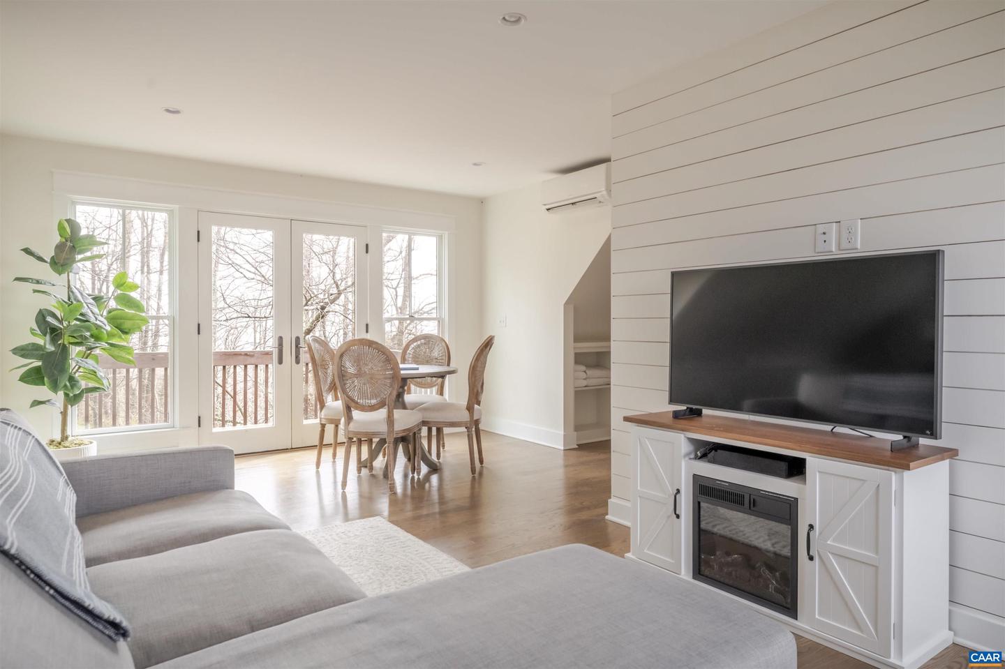 765 SUMMIT RIDGE PT, CHARLOTTESVILLE, Virginia 22911, 6 Bedrooms Bedrooms, ,5 BathroomsBathrooms,Residential,For sale,765 SUMMIT RIDGE PT,673557 MLS # 673557 765 SUMMIT RIDGE PT, CHARLOTTESVILLE, Virginia 22911, 6 Bedrooms Bedrooms, ,5 BathroomsBathrooms,Residential,For sale,765 SUMMIT RIDGE PT,673557 MLS # 673557