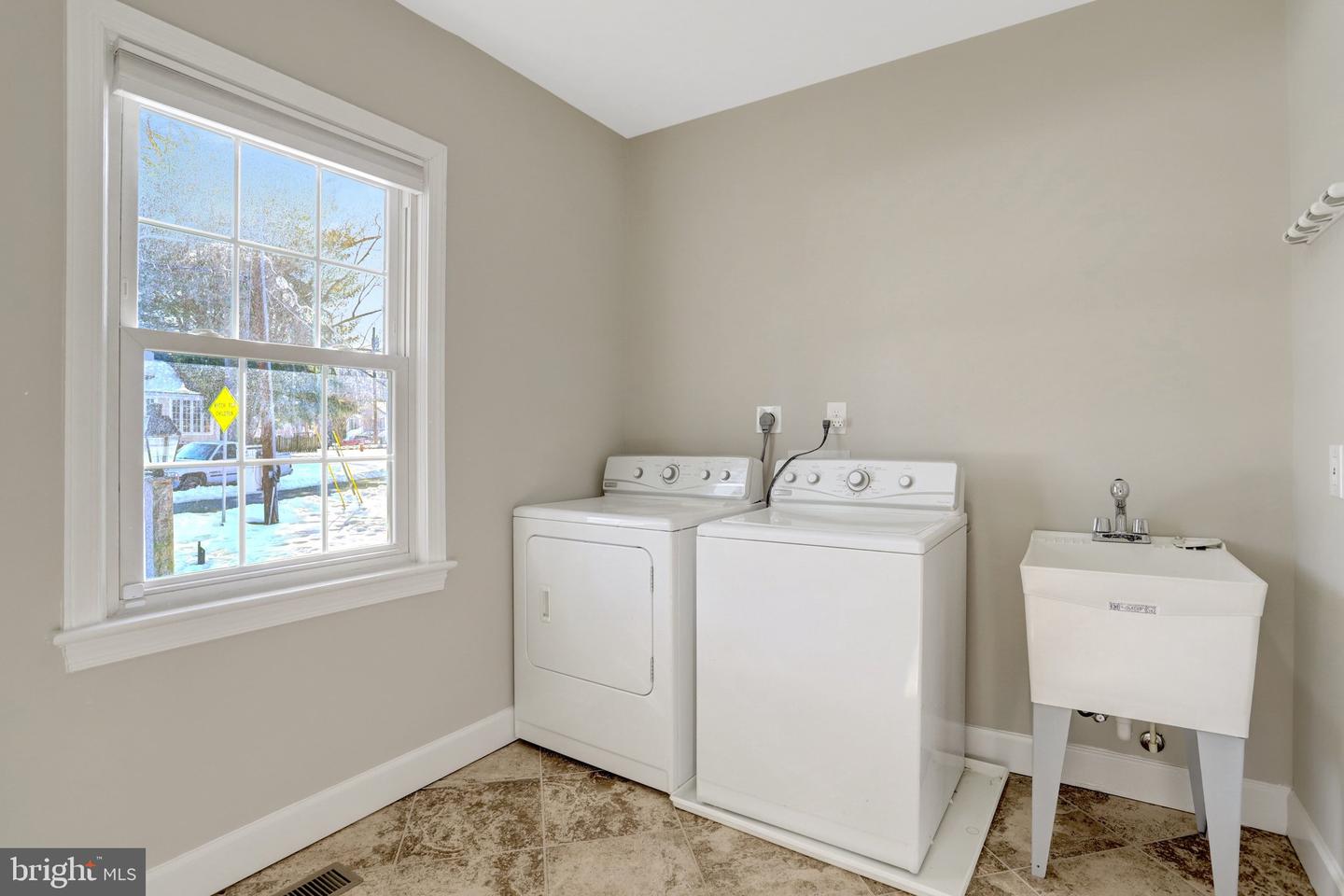 6940 CAVALIER TRL, FALLS CHURCH, Virginia 22042, 4 Bedrooms Bedrooms, ,4 BathroomsBathrooms,Residential,For sale,6940 CAVALIER TRL,VAFX2270158 MLS # VAFX2270158