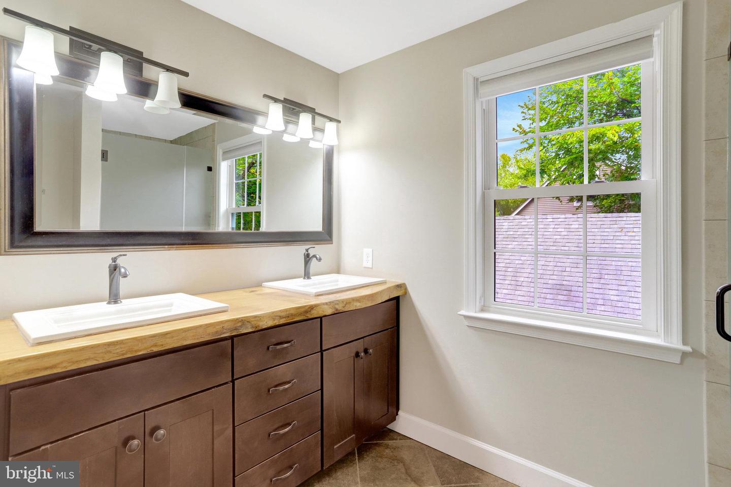 6940 CAVALIER TRL, FALLS CHURCH, Virginia 22042, 4 Bedrooms Bedrooms, ,4 BathroomsBathrooms,Residential,For sale,6940 CAVALIER TRL,VAFX2270158 MLS # VAFX2270158