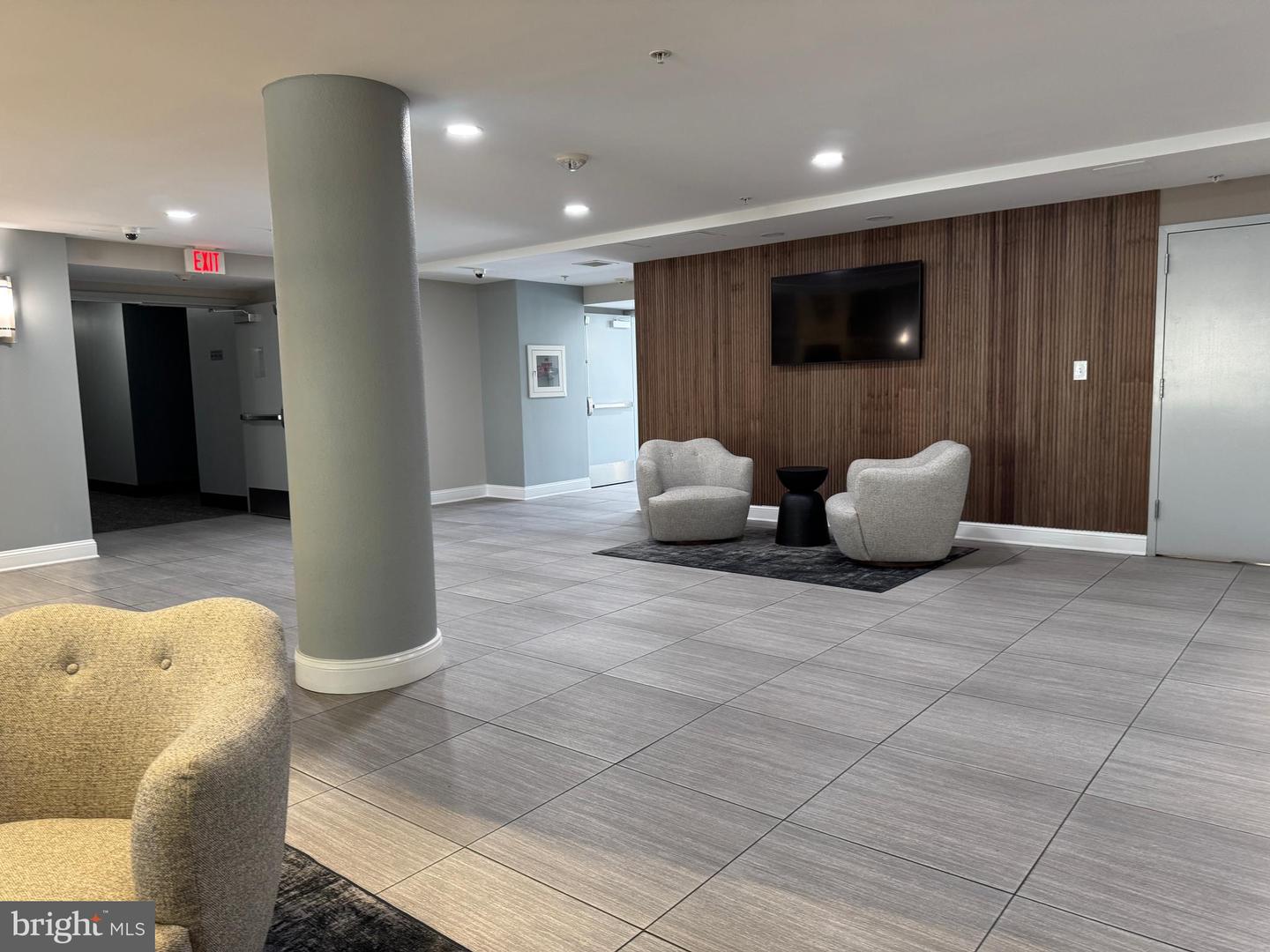 6301 EDSALL RD #102, ALEXANDRIA, Virginia 22312, 2 Bedrooms Bedrooms, ,2 BathroomsBathrooms,Residential,For sale,6301 EDSALL RD #102,VAFX2275306 MLS # VAFX2275306