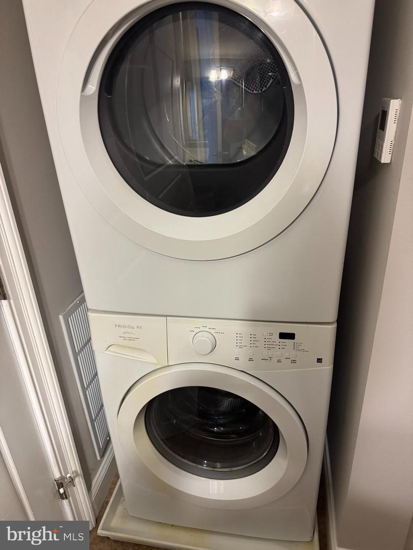 6301 EDSALL RD #102, ALEXANDRIA, Virginia 22312, 2 Bedrooms Bedrooms, ,2 BathroomsBathrooms,Residential,For sale,6301 EDSALL RD #102,VAFX2275306 MLS # VAFX2275306