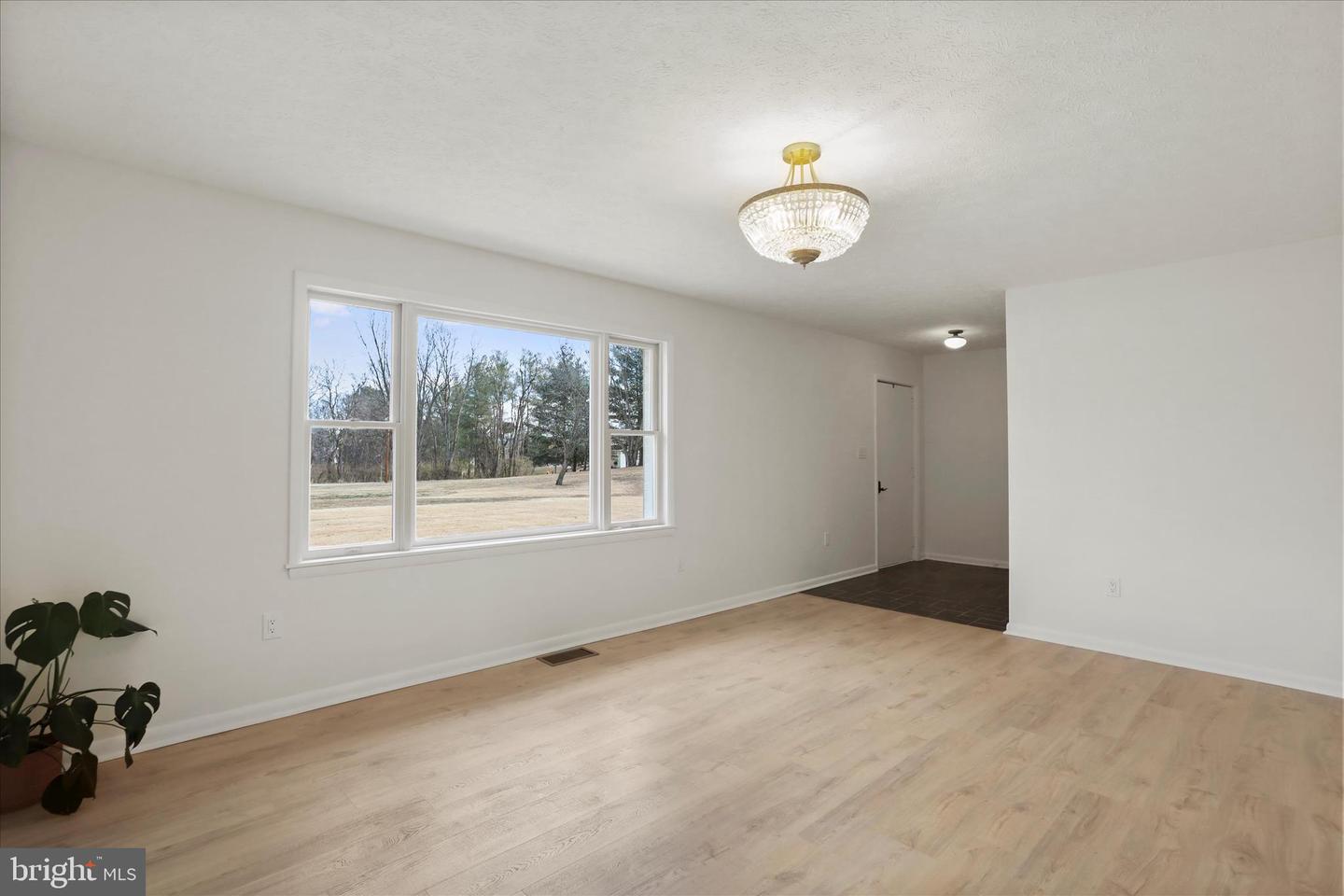 717 W LOCUST ST, WOODSTOCK, Virginia 22664, 5 Bedrooms Bedrooms, 14 Rooms Rooms,3 BathroomsBathrooms,Residential,For sale,717 W LOCUST ST,VASH2013080 MLS # VASH2013080